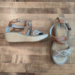 Eddie Bauer ladies sandals